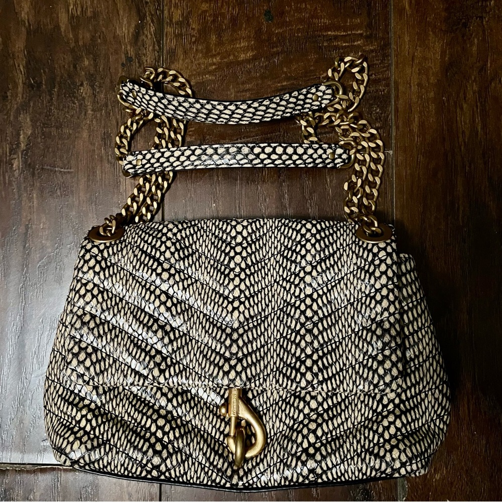Rebecca Minkoff Edie
Quilted Snake-Print, crossbody
Chevron Flap Leather Bag